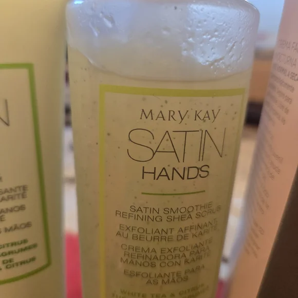 Mary Kay Skincare Set with Satin Hands and Timewise - Picture 3 of 8